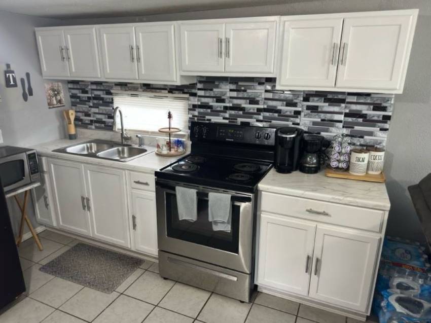 8 Gardenia Drive a Winter Haven, FL Mobile or Manufactured Home for Sale